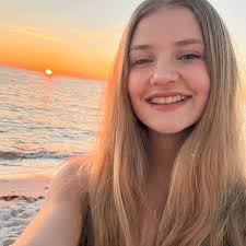 hey, I'm Hailey Schwanda and I'm from Midland, Michigan. i'm 100% committed  to CMU and plan to major in Exercise Science to become a Physician  Assistant. i love reading, working out, going