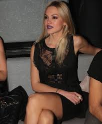 Το σάββατο ήταν η τελευταία της εμφάνιση και η βίκυ κάβουρα ξεκαθάρισε πώς δεν έχει σχέση με τις διαφωνίες στο. Giati H Biky Kaboyra Einai Gia Emas To Apolyto 8hlyko 15 Zoymeres Fwtografies Stories Youweekly