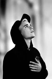 Sposo help | sposoesposa.com il portale dove scegliere gli operatori che ti aiuteranno a organizzare il tuo matrimonio in friuli. God Sent An Angel To Help You Out He Gave You Direction Showed You How To Read A Map But The Long Journey Ahead Said It Cantanti Celebrita Maschili Celebrita