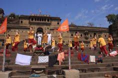 Garudasana Efforts By International Students At Maheshwar Fort Narmada River Near Our Ashram Paramanand Institut International Students Narmada River Student