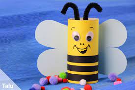 Der werkstoff lässt sich mit geringem aufwand falten, kleben, schneiden und reißen, was selbst kindern. Bienen Basteln Anleitung Und Ideen Fur Verschiedene Materialien Talu De