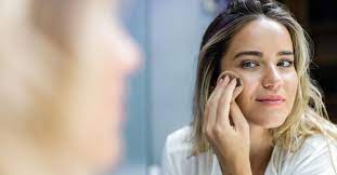 A New Tiktok Makeup Hack Has Gone Viral For Breaking The Typical Beauty Rules Here S Why Fans Are Loving It And Ho Foundation Tips Makeup Tips Beauty Rules