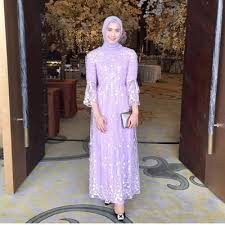 Inspirasi modern dress batik couple sarimbit kombinasi brokat untuk anak muda kondangan pemesanan wa. Model Kebaya Brokat Ini Lagi Banyak Dipakai Ke Kondangan Oleh Hijabers Remaja