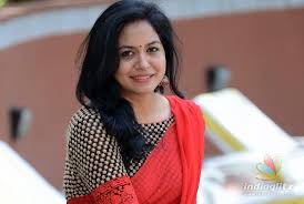 Sunitha upadrashta is well known popular playback singer, anchor and dubbing artist in telugu film industry. Singer Sunitha Clarifies On Second Marriage Telugu News Indiaglitz Com
