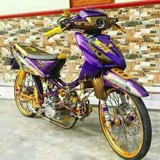 Modifikasi lain biasanya terlihat pada pengaplikasian stang terbuka atau stang baplang yang ditunjang handguard. Modifikasi Supra X 2001 Community Facebook
