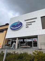 Ansatte ved Østfoldbadet har gått ned 2500 kroner i månedslønn etter de  fikk tariffavtale