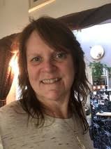 Kelly Linscott's Instagram, Twitter & Facebook