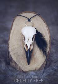 Birds Of A Feather 2020 Itv Cast Crow Skull Necklace Resin Replica Hand Painted Shaman Tribal Gothic Jewels In 2020 Crow Skull Skull Crow