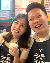 Akhirnya bucketlist ke Korea terwujud 🥹💖💖 Pas banget 2 bulan yang lalu  aku ke Korea, ga berasa waktu begitu cepet. Kalau ditanya kenapa suka  banget traveling? Soalnya aku suka denger bahasa yang