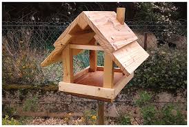 La graine de lin étant un produit naturel, ses valeurs nutritionnelles peuvent varier d'une marque à l'autre. Cabane A Oiseaux En Bois De Palettes Traitee A L Huile De Lin Cabane Oiseaux Palette Bois Cabane