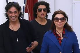 Προημιτελικός με καίτη γαρμπή, ανδρέα μικρούτσικο και διπλή αποχώρηση. Kaith Garmph Kai Dionyshs Sxoinas Maskoforemenoi Eyxontai Ston Gio Toys Gia Ta Gene8lia Toy Yperoxh Fwtografia Music Net Cy