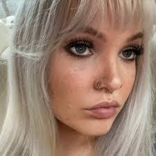 Hailey Burch's Instagram, Twitter & Facebook