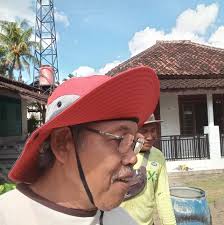 Sholat memang bukan variabel dari rezeki. Tapi bisa saja, Gusti Allah  menghalang-halangi rezeki karena hamba-Nya tidak mengerjakan sholat". K.H.  Ahmad Bahauddin Nursalim #Kyaikudotcom #Kyaikucom #MediaDakwahOnline  #Islamadina #TerasMedia