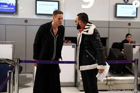 La poste centre de tri à roissy en france (95) : Exclusif Matthieu Delormeau Deguise En Danielle Moreau Cyril Hanouna Arrivent A L Aeroport De Paris Charles De Gaulle A Roissy En France France Le 29 No Purepeople