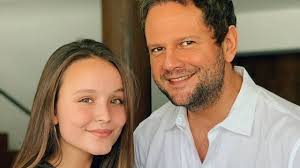 Selton mello além de ser ator conhecido por seus filmes e séries, é dublador, produtor e diretor. Larissa Manoela Relembra Click Com Selton Mello Certas Coisas Nao Mudam