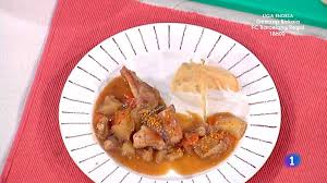 El chef sergio fernández aclara dudas, enseña trucos y da consejos para mejorar las recetas del día a día. Receta De Conejo Al Brandy Con Frutos Secos Rtve Es