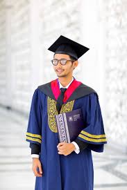 * kalau nak tau lebih lagi sal die tanye la empunya diri ok Tahniah Lalui Pelbagai Cabaran Sufian Suhaimi Syukur Dapat Genggam Ijazah Sarjana