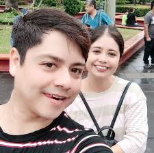 Los Warren se enfrentan al caso más oscuro y peligroso de su carrera. 😰 😈  ¡No apagues la luz y dale PLAY al estreno de 𝗘𝗹 𝗖𝗼𝗻𝗷𝘂𝗿𝗼 𝟰:  Ú𝗹𝘁𝗶𝗺𝗼𝘀 𝗥𝗶𝘁𝗼𝘀! ✝️ 🔥 bit.ly/48z1L18