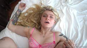 Imsadspice Gets Fingered and Fucked