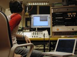 Ficheiro:Michael Bunsen-FRS Radio.JPG