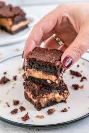 Freie kommerzielle nutzung keine namensnennung top qualität. Saftige Brownies Mit Schokolade Und Cremiger Erdnussbuttercreme