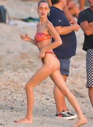 L'été approche et vous n'avez toujours pas trouvé le maillot de bain qui vous correspond ? Bikini 90 S Attention Danger Tendances De Mode