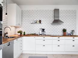 A White Tiles Black Grout Kind Of Kitchen Coco Lapine Design Kitchen Tiles Design White Subway Tile Kitchen White Kitchen Tiles