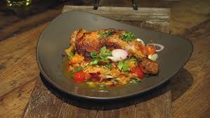 Hahnchenkeulen Mit Aprikosen Das Rezept Aus Essen Trinken Fur Jeden Tag Essen Und Trinken Rezepte Essen Und Trinken Hahnchenkeulen