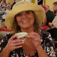 Kelli Piper's Instagram, Twitter & Facebook