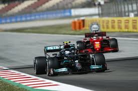 Kierowcy, menedżerowie i właściciele zespołów żyją w pośpiechu, zarówno na torze, jak i poza nim. Formula 1 Dziel Pasje Serwis F1