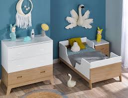 Le Lit Bebe A Barreaux Evolutif De Dimensions 70x140 Cm Comprenant 2 Pans A Barreaux Qui S Enlevent P Chambre Bebe Design Chambre Bebe Chambre Bebe Originale