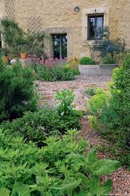 un jardin oasis au cœur de la garrigue jardin mediterraneen jardins amenagement jardin
