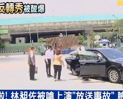 批踢踢 (ptt) 是以學術性質為目的，提供各專業學生實習的平台，而以電子佈告欄系統 (bbs, bulletin board system) 為主的一系列服務。 (詳細的權利與義務以及隱私權保障請參閱 使用者條款) 目前在 ptt/ptt2 註冊的人數超過一百萬人，尖峰時段兩站容納超過十五萬名使用者同時上線，擁有. Vux8z0z1ept8xm