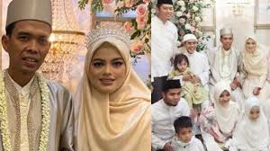 Uas akan melangsungkan akad nikah di sebuah hotel di tempat kelahiran fatimah az zahra salim barabud setelah lebaran nanti. P3 Lgdtrf0cxm