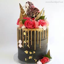 Black And Gold 1 Tier Cake Pin By Sarah Sydir On Birthdays In 2020 Cool Birthday Cakes Tiered Cakes Birthday Glamour Cake