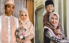 Resepsi berlangsung tertutup dengan protokol kesehatan ketat dengan menerapkan dua lapis penjagaan sebelum masuk ke area resepsi yang berlangsung di gedung cios unida. Ustaz Abdul Somad Gelar Resepsi Mewah Mantan Istri Pamer Foto Haru Ingatkan Pendosa