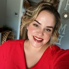 Sharon Dacey's Instagram, Twitter & Facebook