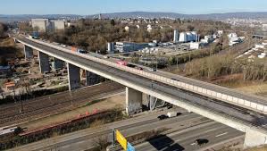 Die salzbachtalbrücke ist vergangene woche gesperrt worden, nachdem sich der überbau abgesenkt hatte und betonbrocken herabgefallen waren. Neuer Blitzer Auf Der Salzbachtalbrucke Byc News Online Zeitung