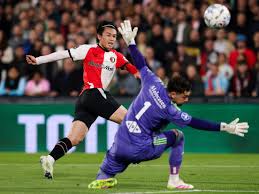 ¡Ueda Desata la Locura! Feyenoord Aplasta al Zwolle (2-0)