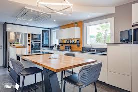 Cuisine Contemporaine Laque Blanche Avec Plan De Travail Noir Et Bois Creations Gravouille Cuisine Design Moderne Cuisine Contemporaine Cuisine Moderne