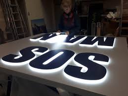 Cette page est faite pour vous, pour répondre aux clients désireux de communiquer au travers de vos magnifiques enseignes lumineuses. Enseigne Lumineuse Bloc Led Pour Icmms Villeurbanne Ses Enseignes Et Signaletiques Enseigne Lumineuse Led Villeurbanne