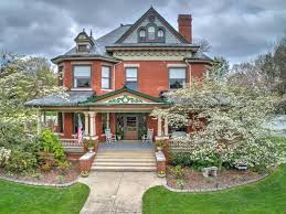 700 W Locust St Johnson City Tn 37604 Victorian Style Homes Old Houses For Sale Historic Homes