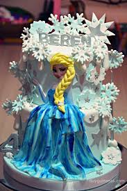 gunaydin herkese beren in birtanecik elsasi benim icin de en sevdigim ilk 3 karakterden birisi kirmizi baslikli kiz heidi elsa sevi disney frozen fondant