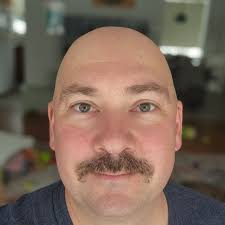 What are some recommendations for dump runs, donation runs, cleaning  services, and moving services for a new decluttering and organizing  business?