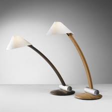 domus 木製テーブルランプ bolino シンプルなデスクランプに木のぬくもりをプラス 机の上でホッとひと息つける雰囲気です アームの角度を調整出来るのでお好みの方向にライトアップできます テーブルランプ モダンな照明 ホームデコレーションスタイル