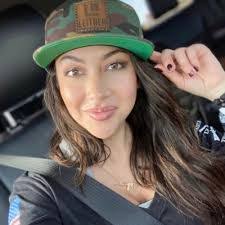 April Nicol's Instagram, Twitter & Facebook