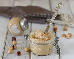 Crema di nocciole fatta in casa. Crema Di Nocciole Fatta In Casa Con Cioccolato Bianco