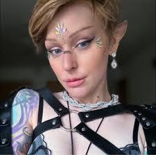 Krista Montgomery's Instagram, Twitter & Facebook