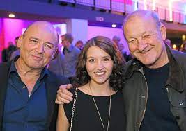 Ich bezahle das englischbuch natürlich nicht, weil ich es nicht bestellt habe. Wilsberg Krimi Im Cineplex Premiere Fur Die Munsterleaks Munster Westfalische Nachrichten