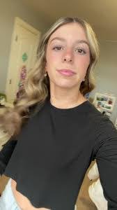 Mackenzie Andrews's Instagram, Twitter & Facebook